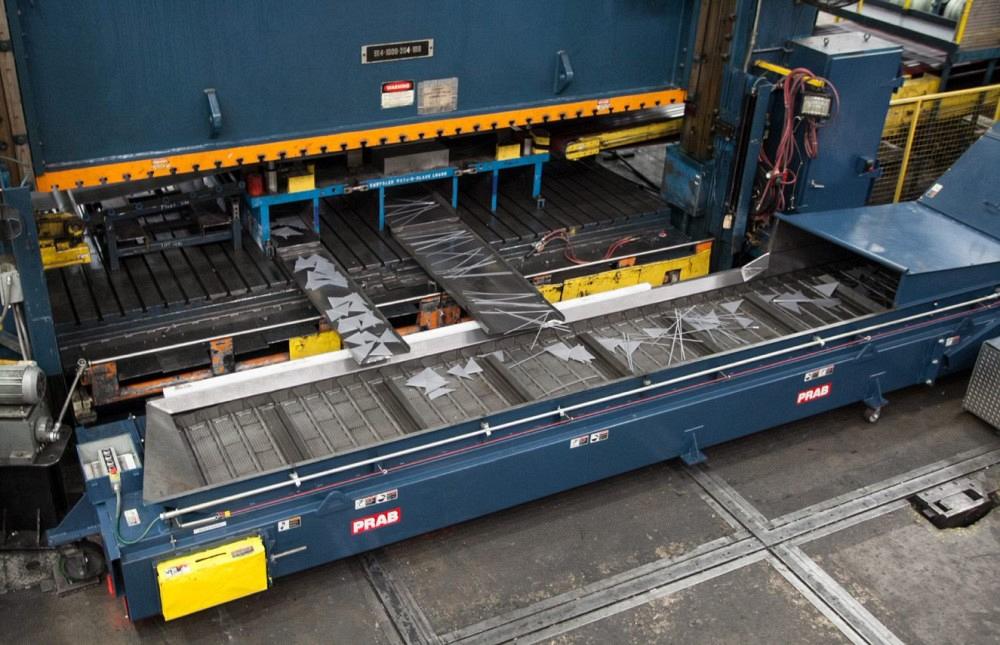 Conveyor for scrape metal