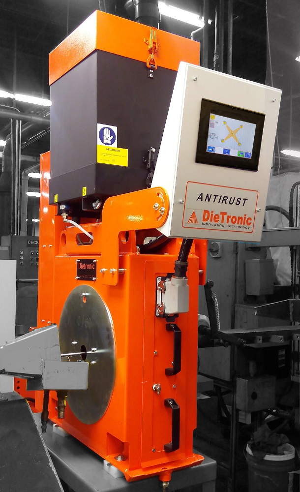 Antirust machine applies protective oil to pipes, profiles