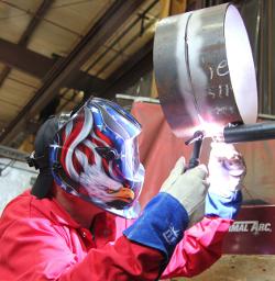 Auto-darkening welding helmet can be used in weld, grind mode - TheFabricator.com