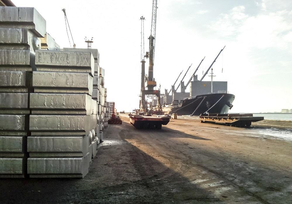 Shipping dock for imported aluminum