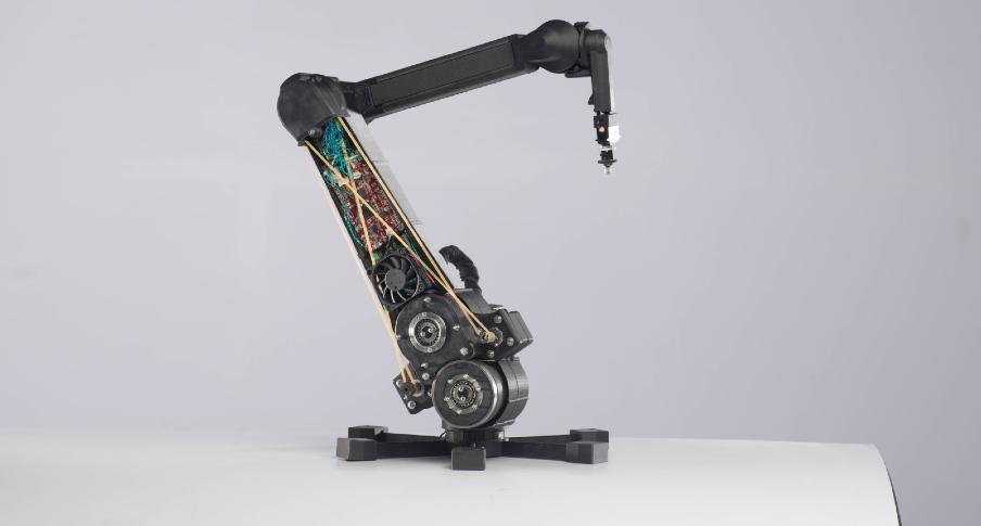 Robotic arm using 3D-printed parts