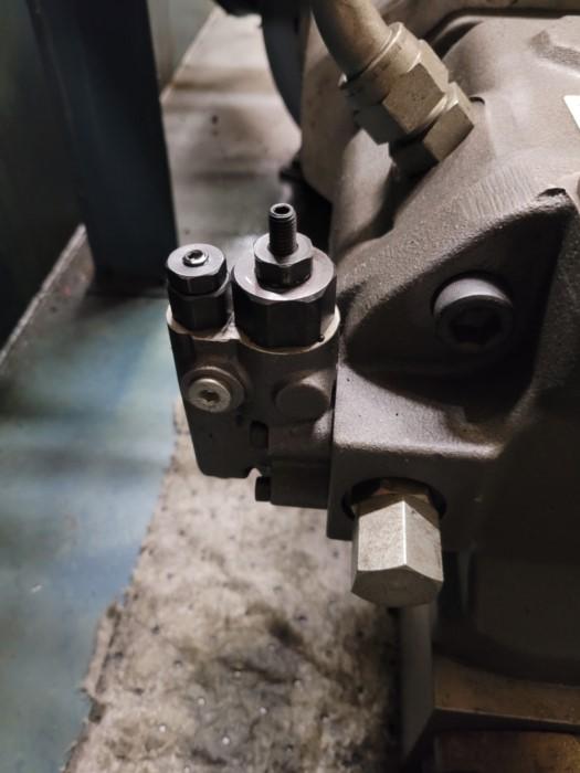 Tube bending machine