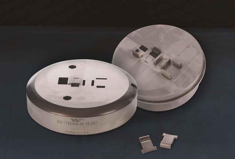 Tấm kim loại đục lỗ