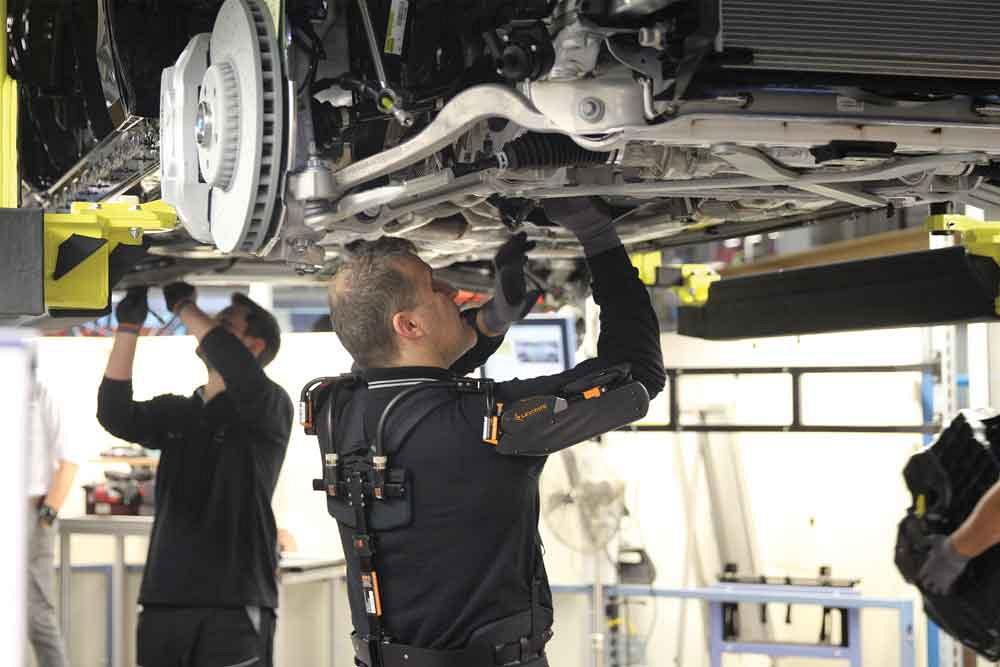 Exoskeleton enables lifting with less effort for manufacturing workers