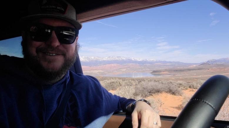 A driver shares scenery of the Utah mountains.