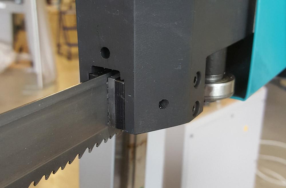 Cómo seleccionar una sierra de cinta horizontal para una máxima