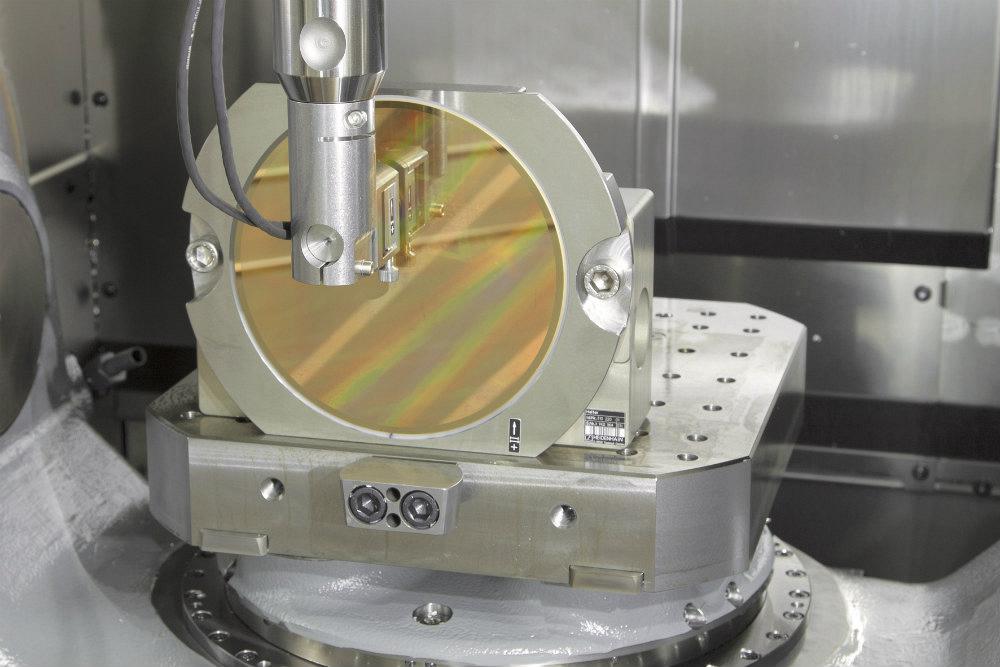Grid encoder tests accuracy of CNC machines
