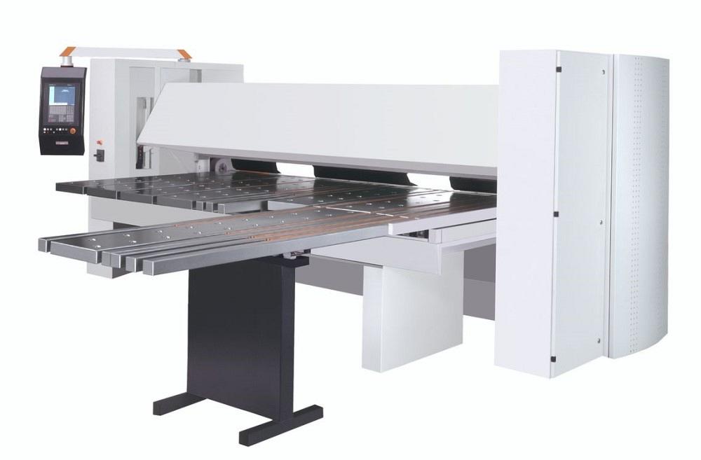 Folding machine supports entire sheet