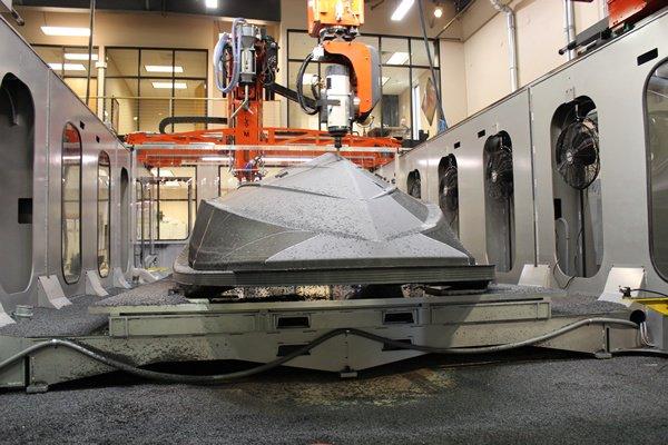 Hybrid additive/subtractive manufacturing machine produces ...