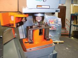 La máquina cortadora multiusos (ironworker) está lista para la producción - TheFabricator.com