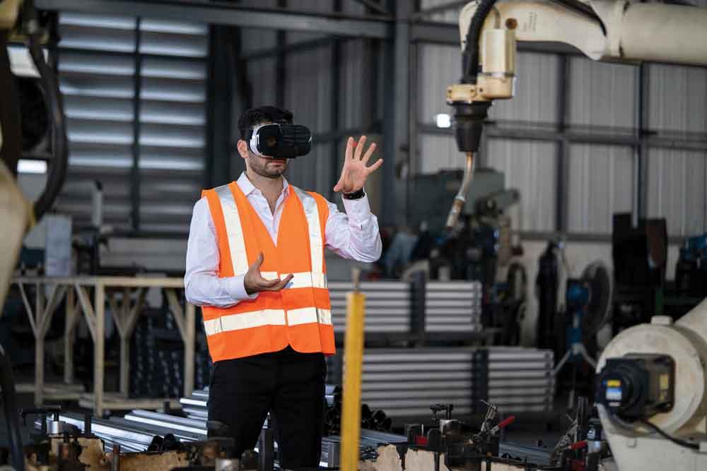 Virtual reality (VR) and IioT used in a manufacturing setting