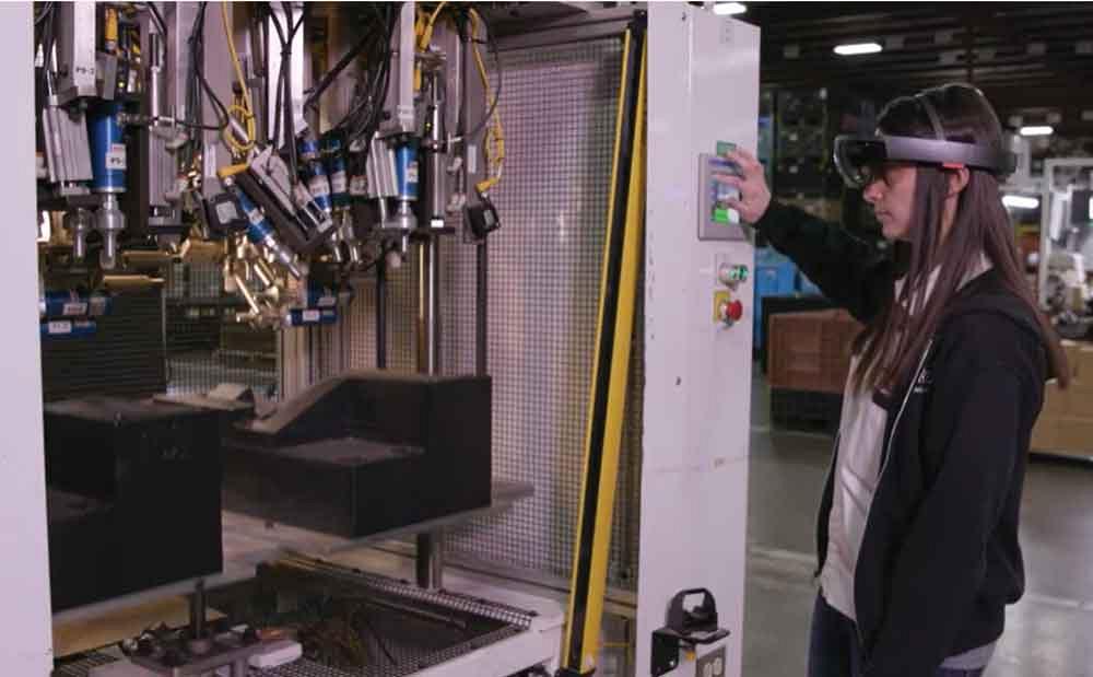 Smart glasses use to aid manufacturing production