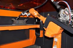 Medium-capacity range multipurpose robot introduced - TheFabricator.com