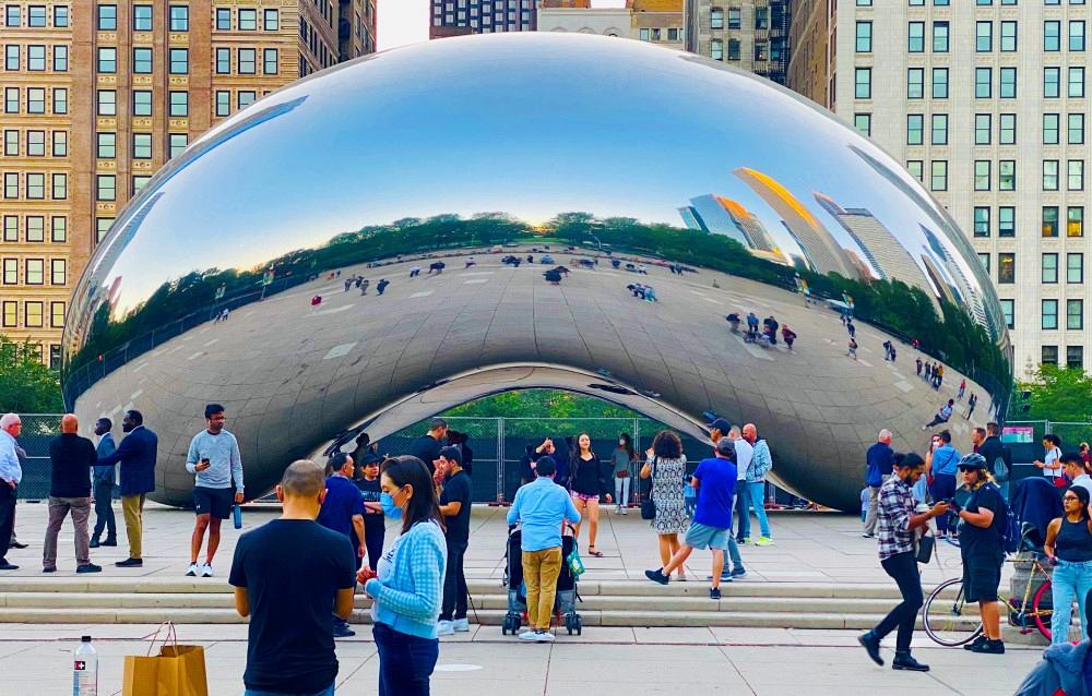 Anish Kapoor's Cloud Gate sculpture in Chicago's Millennium Park