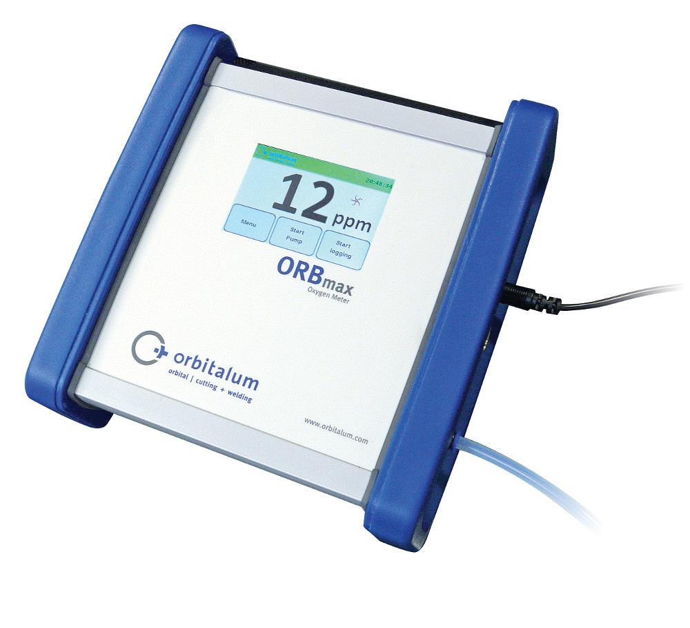 Oxygen analyzer equipped with maintenance-free optical sensor