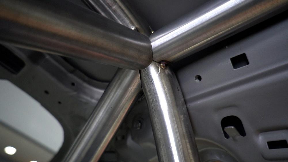 Metal tube for a car chassis