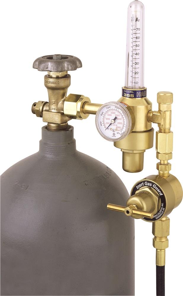 Flowmeter regulator is a fixed pressure/variable orifice device