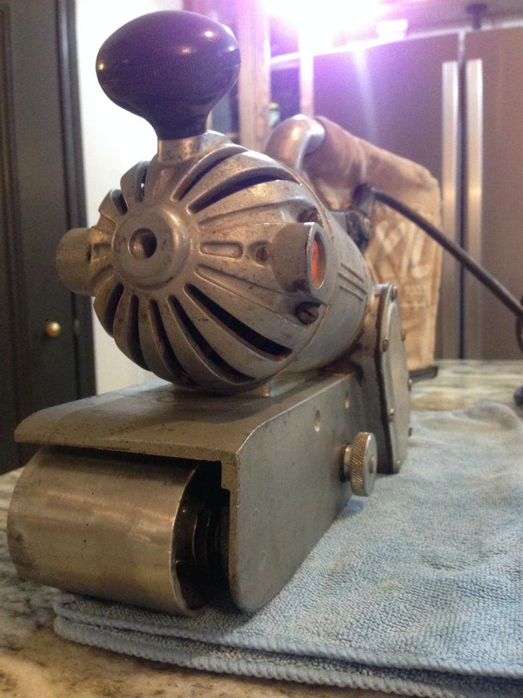 Repairing a chipped roller on a vintage Skil belt sander