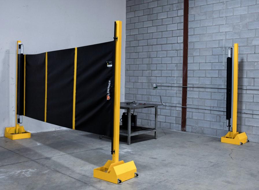 Retractable screen designed to enhance laser welding safety