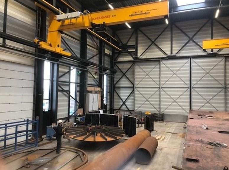 Rope hoist features synthetic rope, smart features