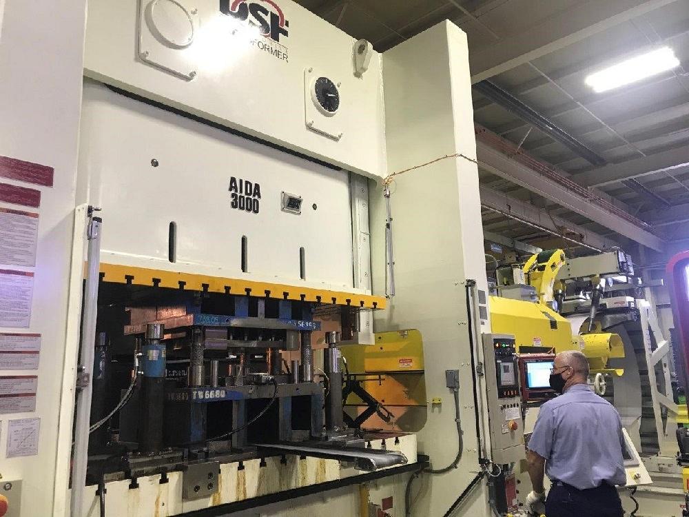  AIDA DSF-N2-3000 330-ton, floor-standing servo press