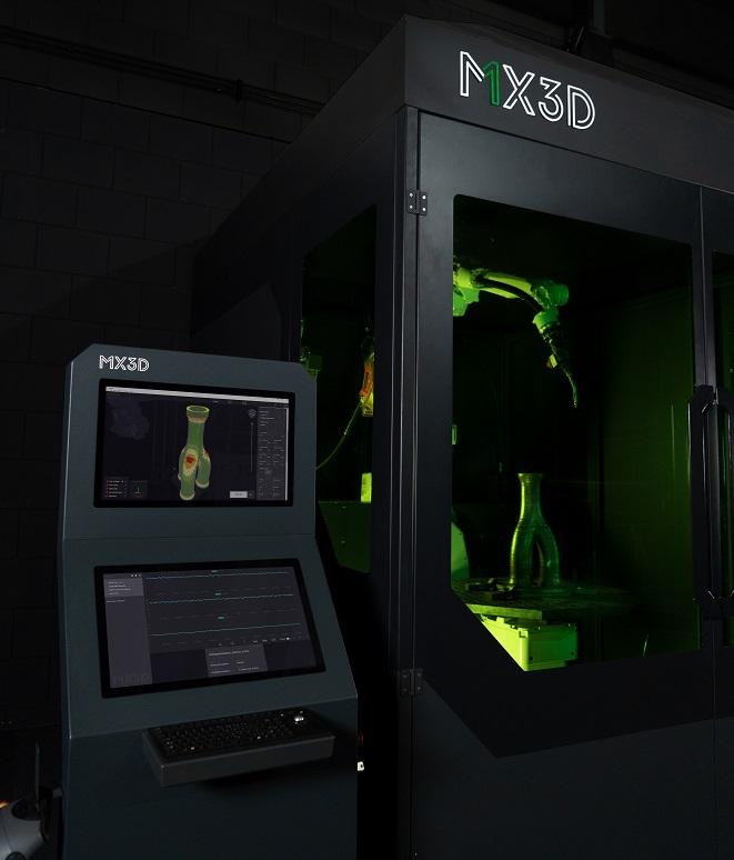 A 3D printing system is shown.