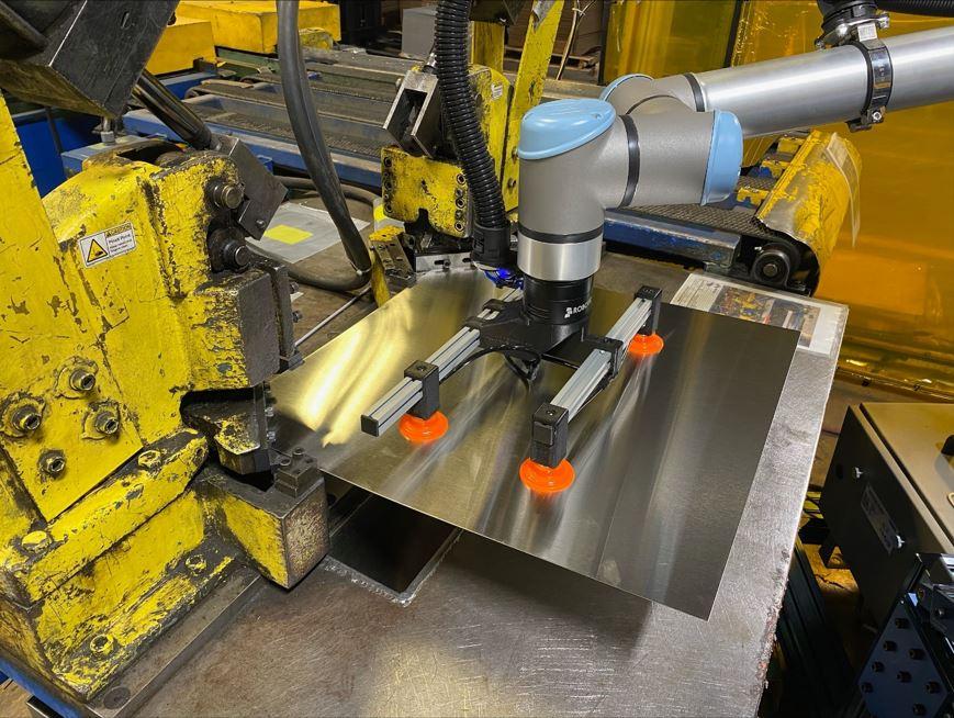 cobot picks parts from the part-feed cart
