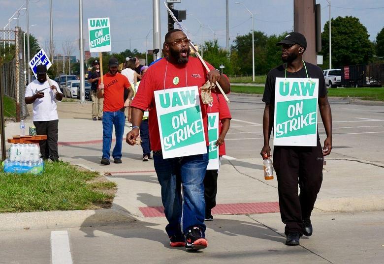 UAW reaches agreement with Ford